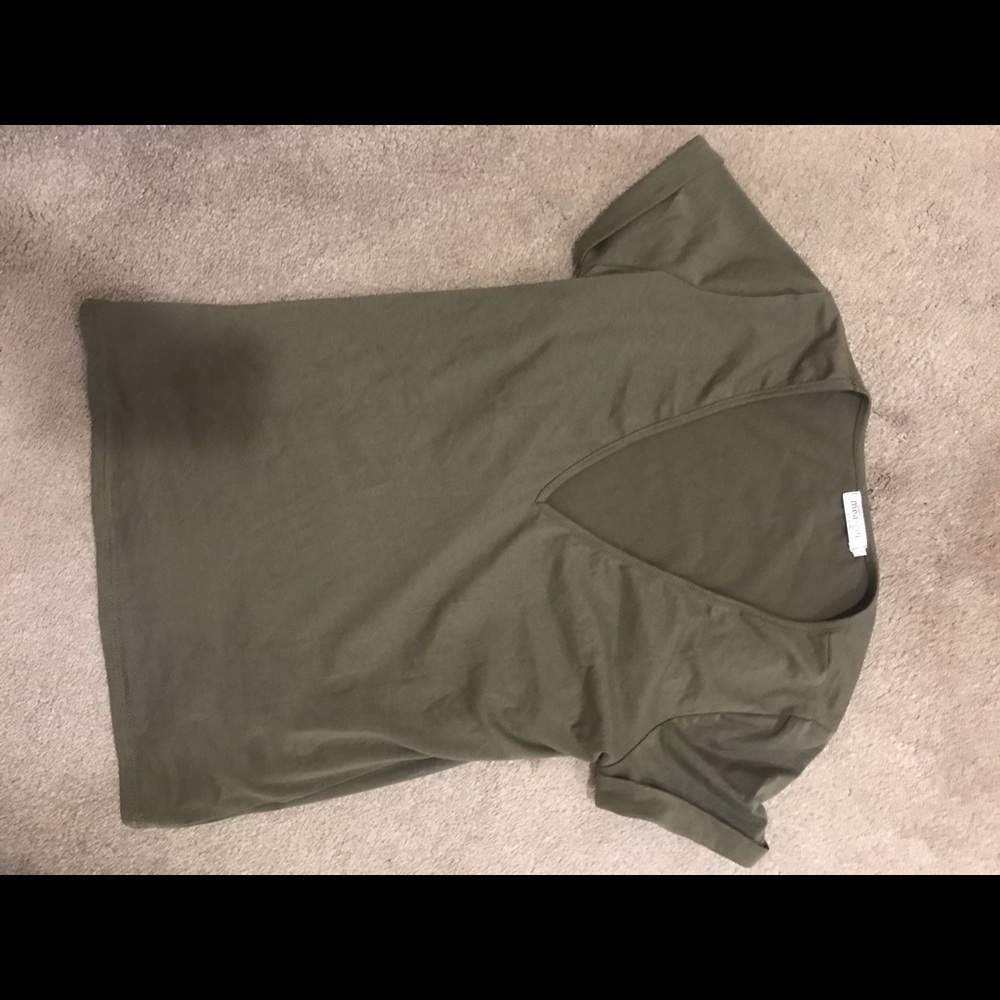 Deep v t-shirts with cuffed short sleeve - Picture 8 of 9